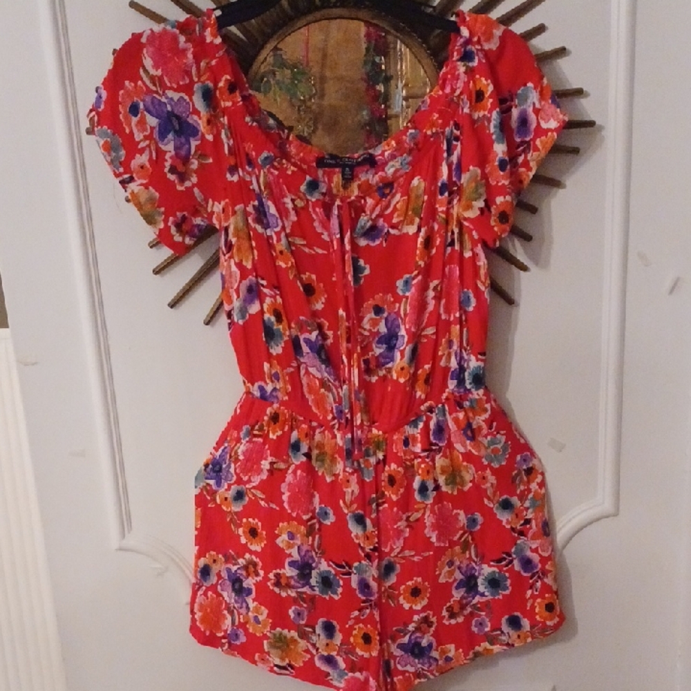Floral Red Romper Sz (S) Elastic neckline to be worn on/or off the Shoulder